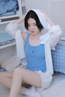 公咬着小娇乳H边走边欢视频